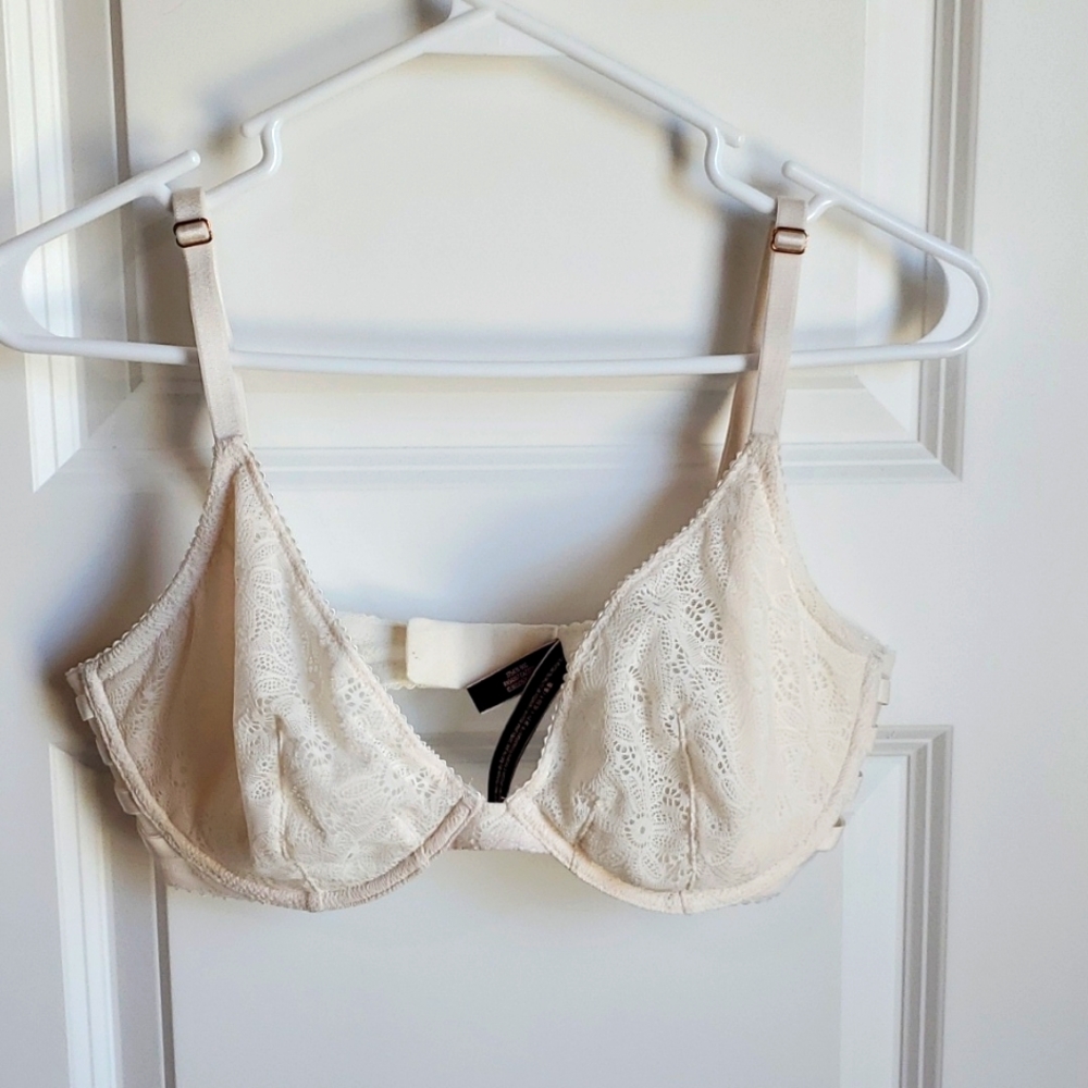 Victoria's Secret Very Sexy Unlined Plunge in Size 34DD